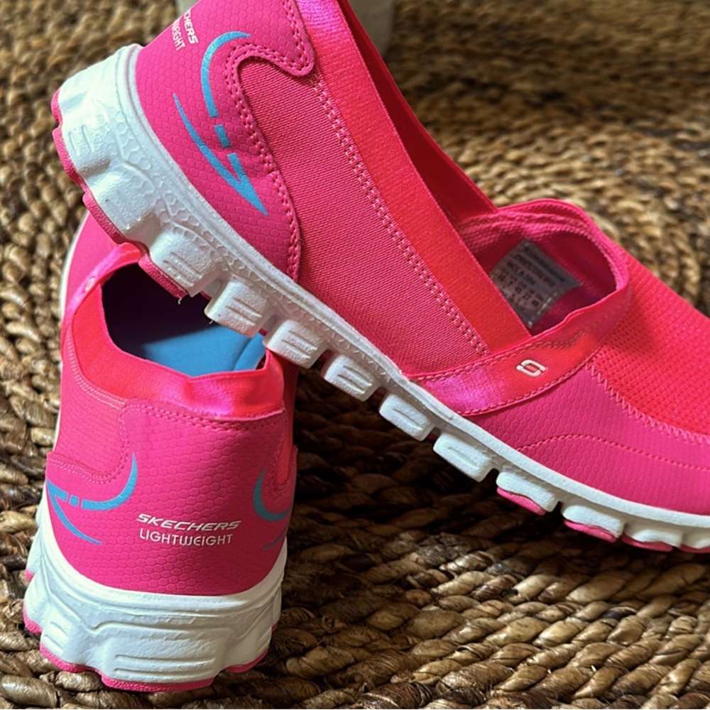 SKECHERS * SLIP ONS * BRAND NEW *